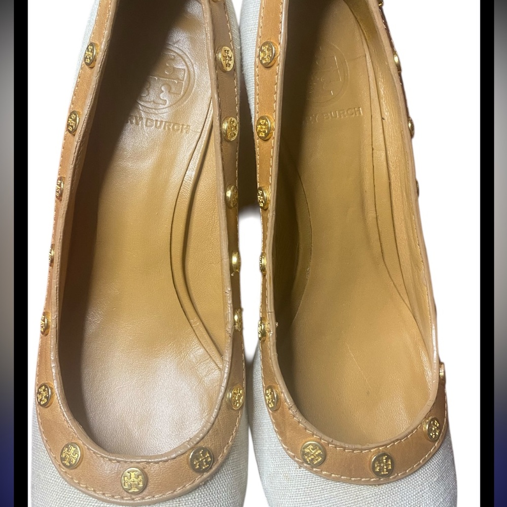 Tory Burch Size 9M Canvas & Tan Leather Studded Wedges - Iconic Gold Logo Detail